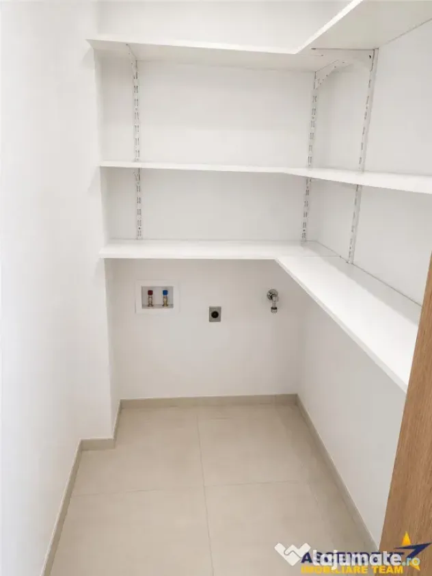 Decomandat, echipat, etaj 1, terasa frumoasa, boxa, Kasper,