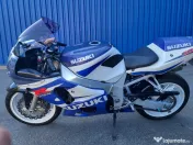 Motocicleta Suzuki GSX-R 600 
