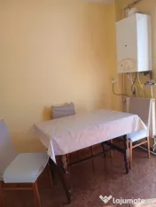 - Apartament 3 camere 66mp, zona Buzaului, etaj 3. Mobilat U