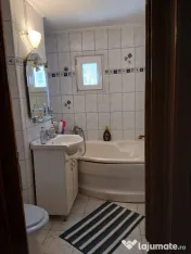 - Apartament 3 camere 66mp, zona Buzaului, etaj 3. Mobilat U