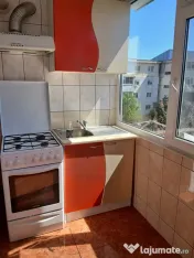 - Apartament 3 camere 66mp, zona Buzaului, etaj 3. Mobilat U