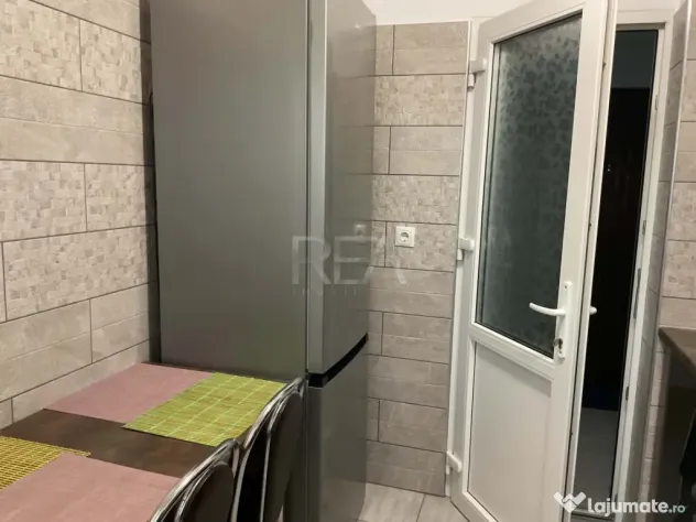 De inchiriat- 2 camere- Decomandat- Centrala Proprie-Margean