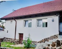Casa Superba 2 Camere In Curte Comuna, Pretabil birou, SCHEI