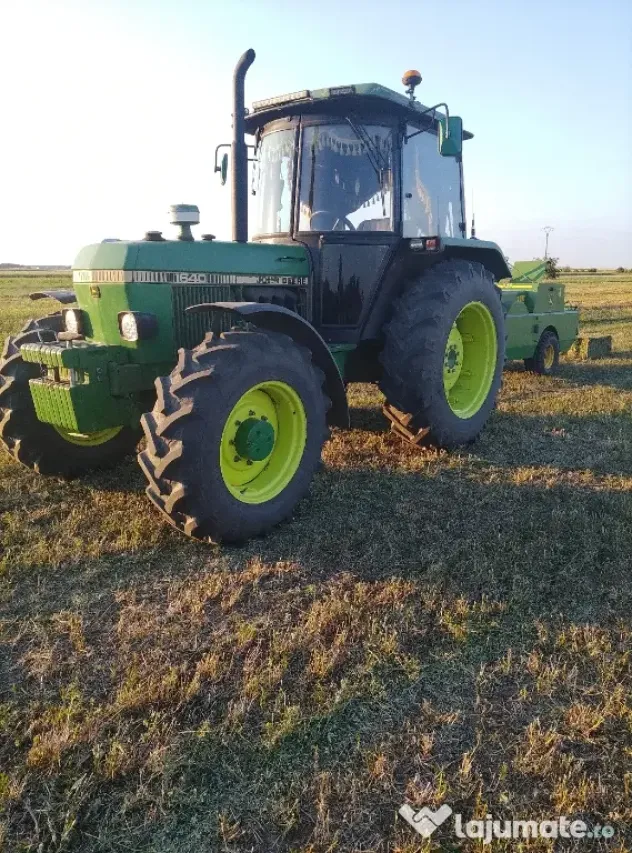 Vând tractor John Deere 1640, 70 de cai cu plug Nemier Delta cu două trupițe