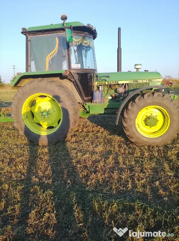 Vând tractor John Deere 1640, 70 de cai cu plug Nemier Delta cu două trupițe