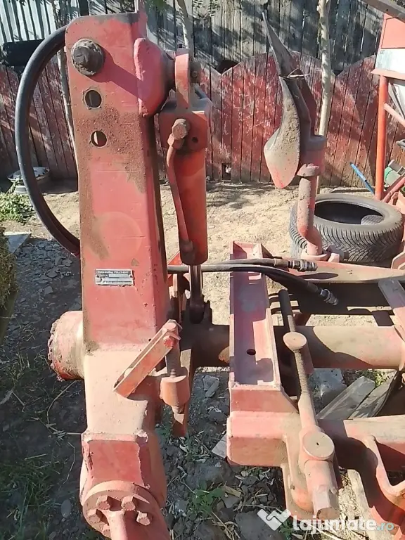 Vând tractor John Deere 1640, 70 de cai cu plug Nemier Delta cu două trupițe