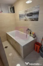 Casa cu 4 camere de vanzare in Campina