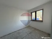 Apartament de renovat cu 3 camere de vânzare in Marasesti