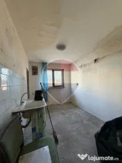 Apartament de renovat cu 3 camere de vânzare in Marasesti