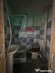 Apartament de renovat cu 3 camere de vânzare in Marasesti