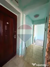 Apartament de renovat cu 3 camere de vânzare in Marasesti