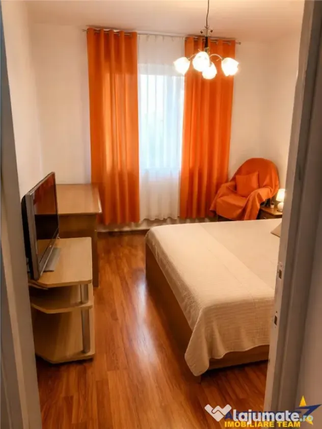 Apartament 3 camere, decomandat, 2 bai, 2 balcoane, loc parc
