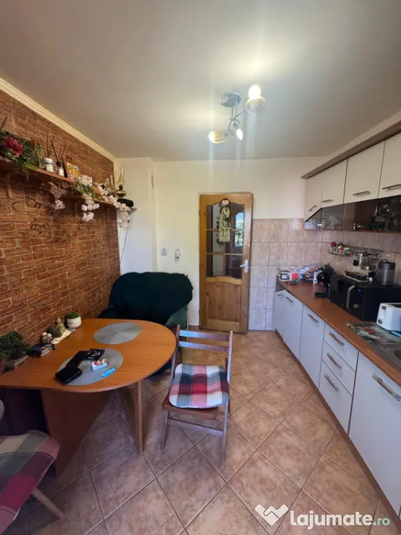 Apartament doua camere decomandat