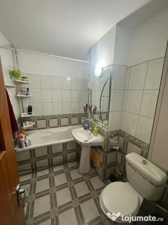 Apartament doua camere decomandat