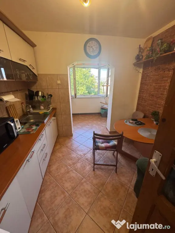 Apartament doua camere decomandat