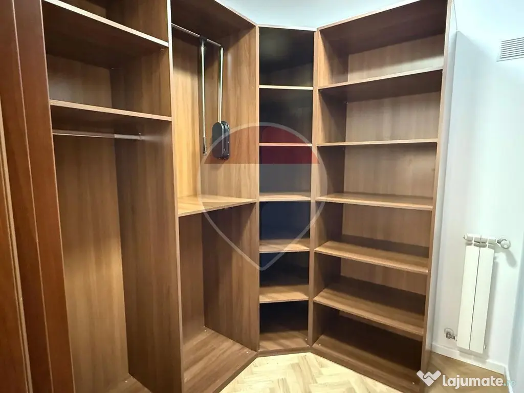 INCHIRIERE Apartament cu 3 camere + curte in zona Primaverii