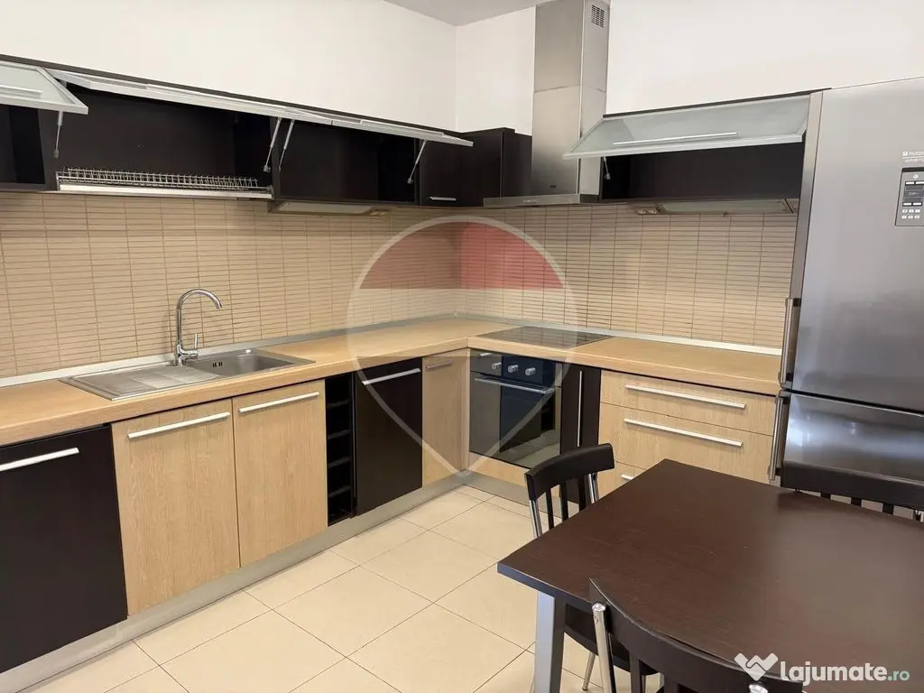 INCHIRIERE Apartament cu 3 camere + curte in zona Primaverii