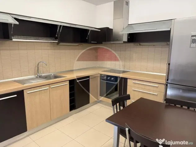 INCHIRIERE Apartament cu 3 camere + curte in zona Primaverii