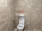 INCHIRIERE Apartament cu 3 camere + curte in zona Primaverii