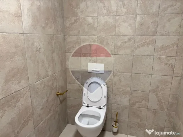 INCHIRIERE Apartament cu 3 camere + curte in zona Primaverii