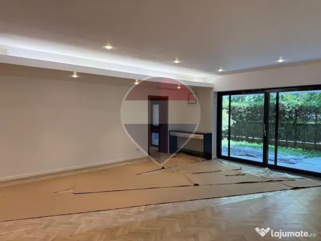 INCHIRIERE Apartament cu 3 camere + curte in zona Primaverii