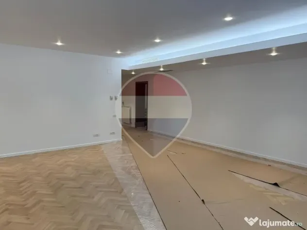 INCHIRIERE Apartament cu 3 camere + curte in zona Primaverii