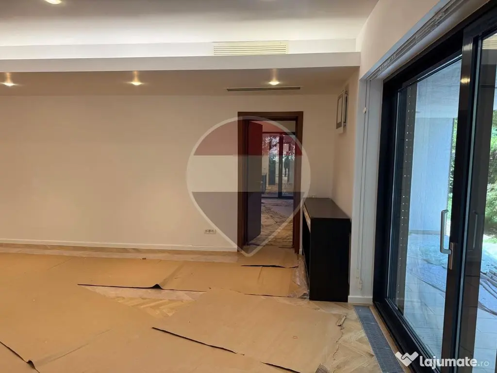 INCHIRIERE Apartament cu 3 camere + curte in zona Primaverii