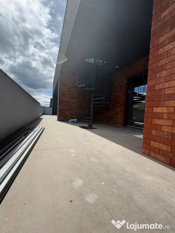 Penthouse de vanzare 3 camere ,84,44 mp cu 2 Terase