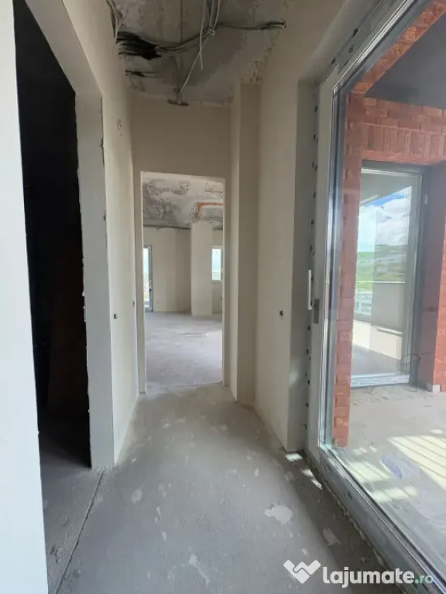 Penthouse de vanzare 3 camere ,84,44 mp cu 2 Terase
