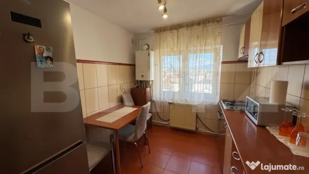 Apartament de inchiriat, cu trei camere, Calea Moldovei