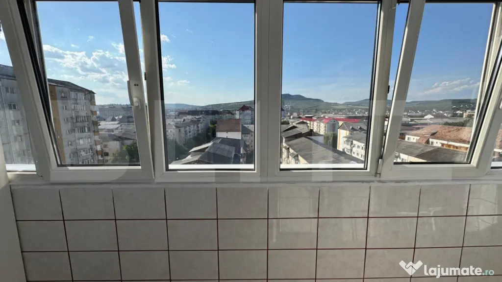 Apartament de inchiriat, cu trei camere, Calea Moldovei