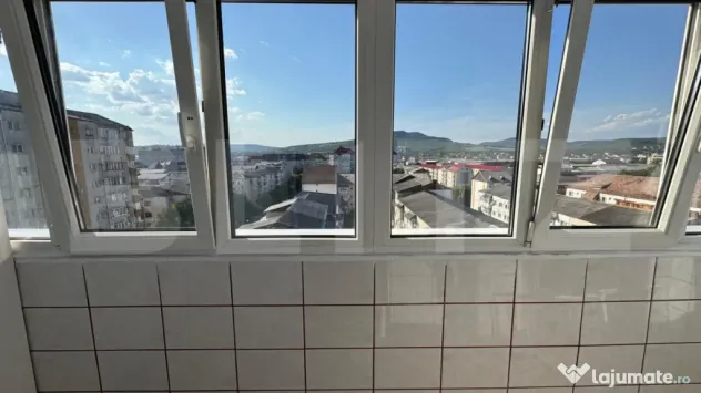 Apartament de inchiriat, cu trei camere, Calea Moldovei