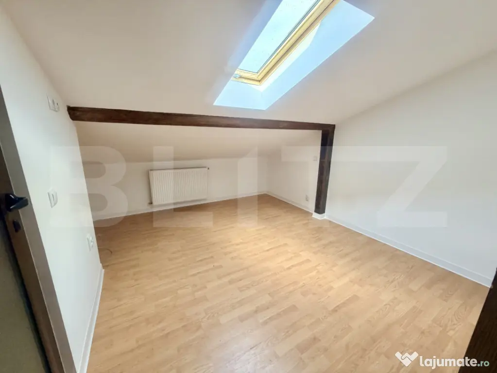 Apartament cu scara interioara 5 camere,4 bai,2 balcoane,zon