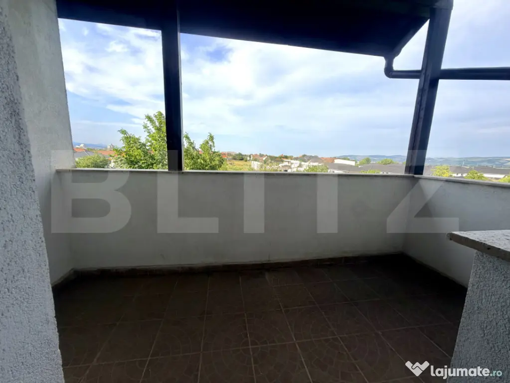 Apartament cu scara interioara 5 camere,4 bai,2 balcoane,zon