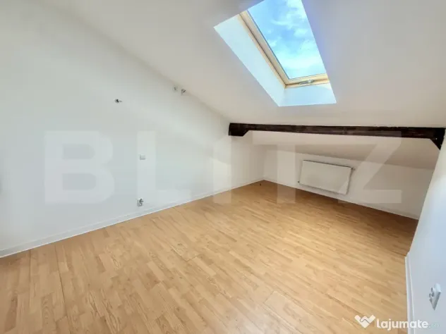 Apartament cu scara interioara 5 camere,4 bai,2 balcoane,zon