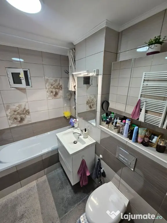DE VANZARE APARTAMENT CU DOUA CAMERE