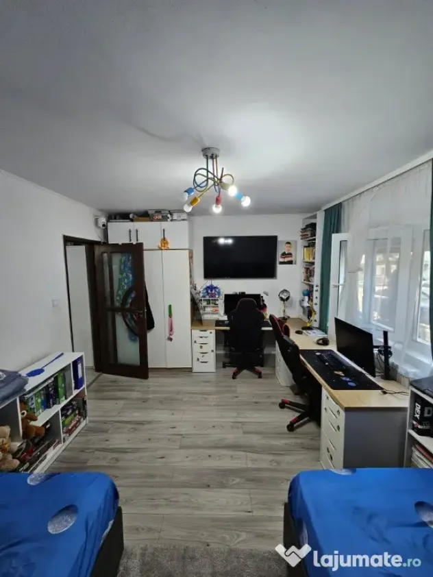 DE VANZARE APARTAMENT CU DOUA CAMERE