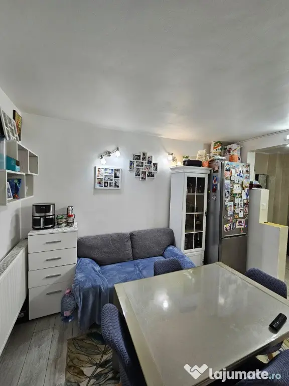 DE VANZARE APARTAMENT CU DOUA CAMERE