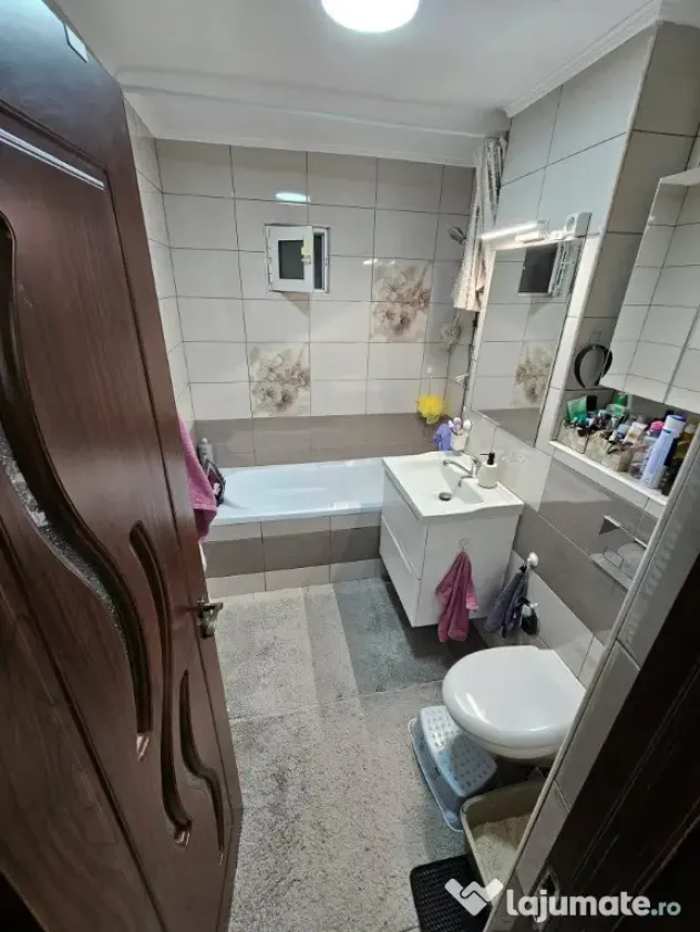 DE VANZARE APARTAMENT CU DOUA CAMERE