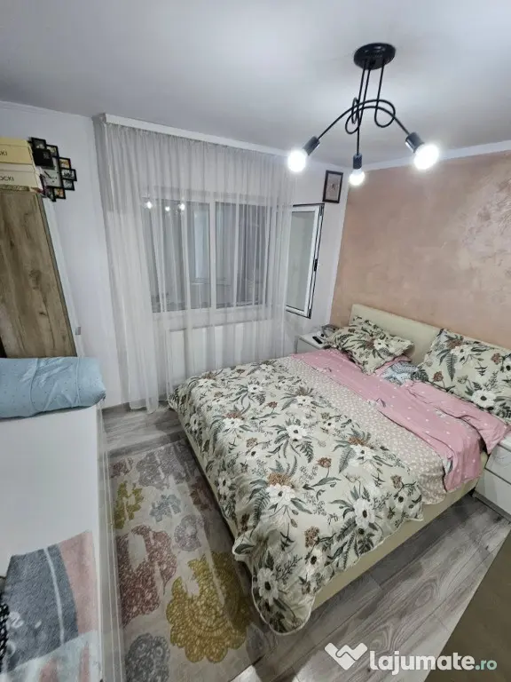 DE VANZARE APARTAMENT CU DOUA CAMERE