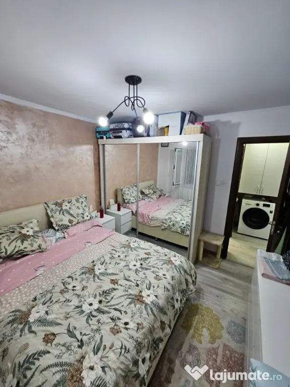 DE VANZARE APARTAMENT CU DOUA CAMERE