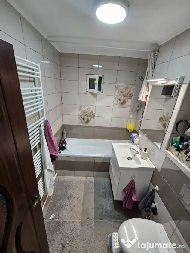 DE VANZARE APARTAMENT CU DOUA CAMERE