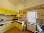 Apartament spatios 3 camere in zona Primaverii