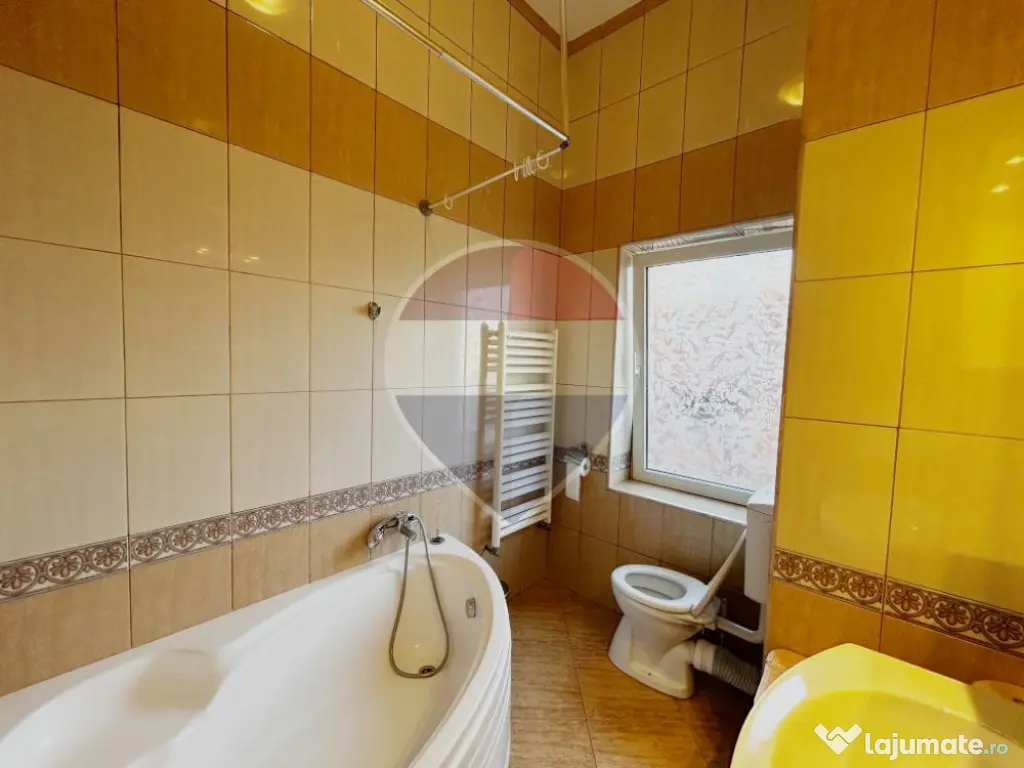 Apartament spatios 3 camere in zona Primaverii