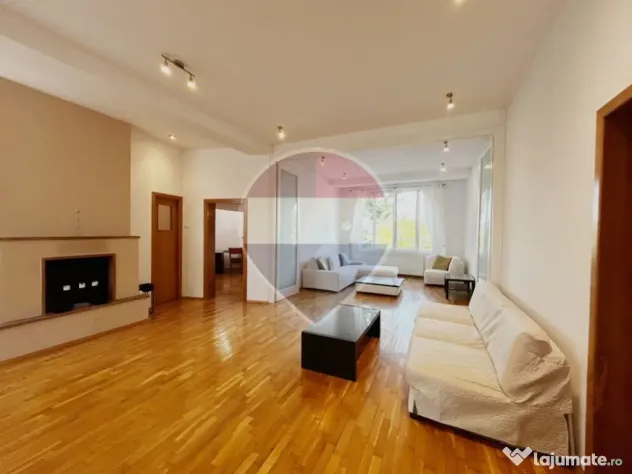 Apartament spatios 3 camere in zona Primaverii