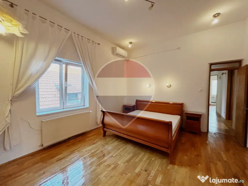 Apartament spatios 3 camere in zona Primaverii