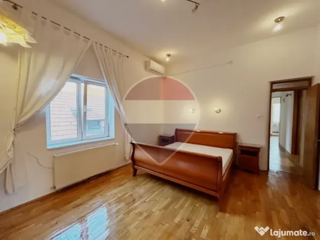 Apartament spatios 3 camere in zona Primaverii