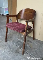 Scaun vintage Mid-Century Modern cu brate și spatar curbat; Scaun Retro lemn