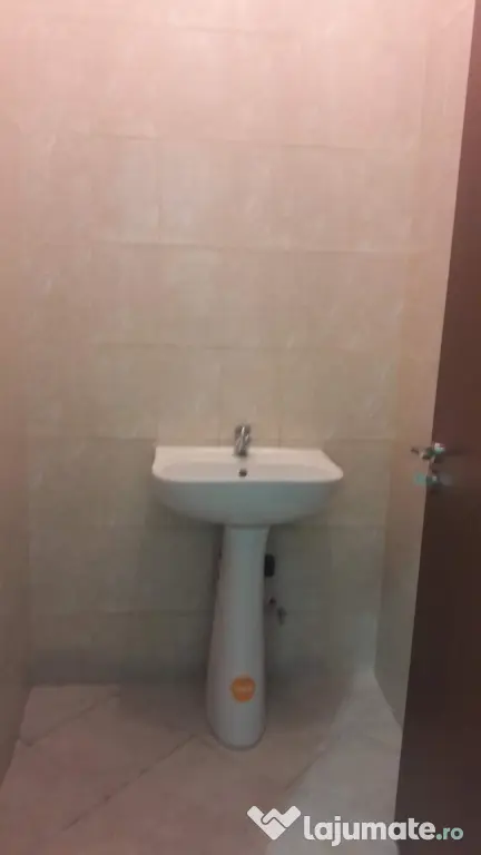 Proprietar inchiriez parter stradal