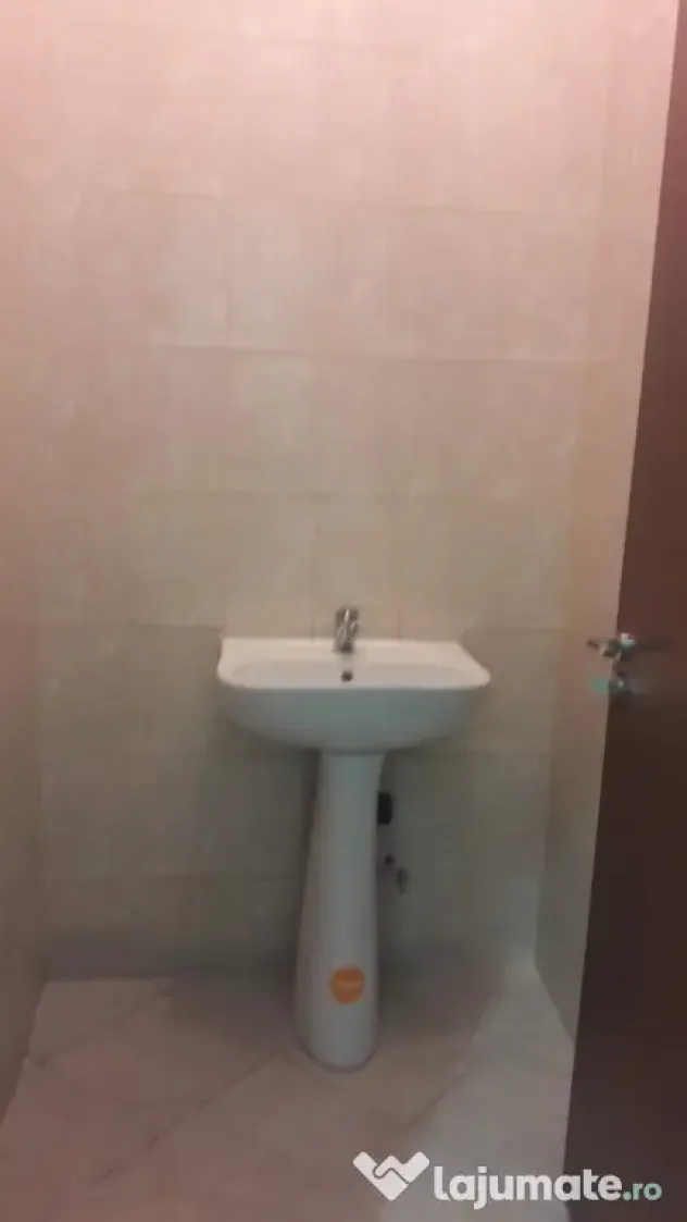 Proprietar inchiriez parter stradal